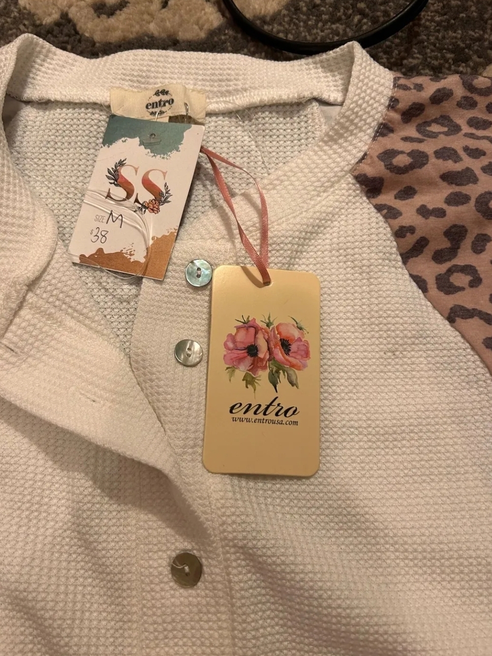 Entro BOUTIQUE Cream Waffle Henley Top with Leopard Print Sleeves - Picture 5 of 5